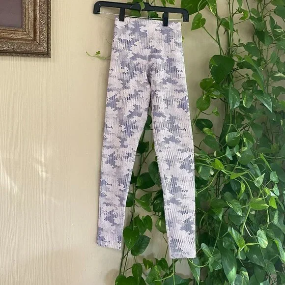 DYI Signature Tight - Digital Camo - Picture 3 of 5